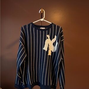 Akimbo Yankees sweater